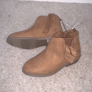 Girls boots